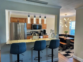 2 Brand New King size beds 2 Full baths Condo!